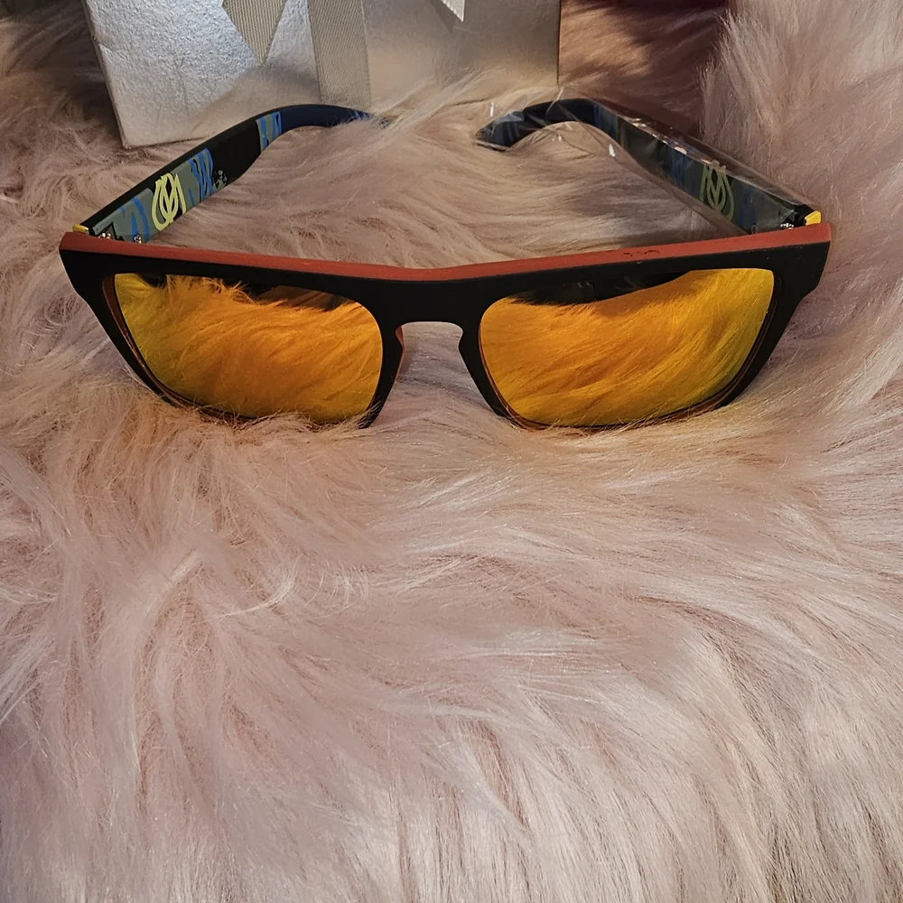 Men's Black Sunglasses with Gold Lenses - Picture 5 of 9